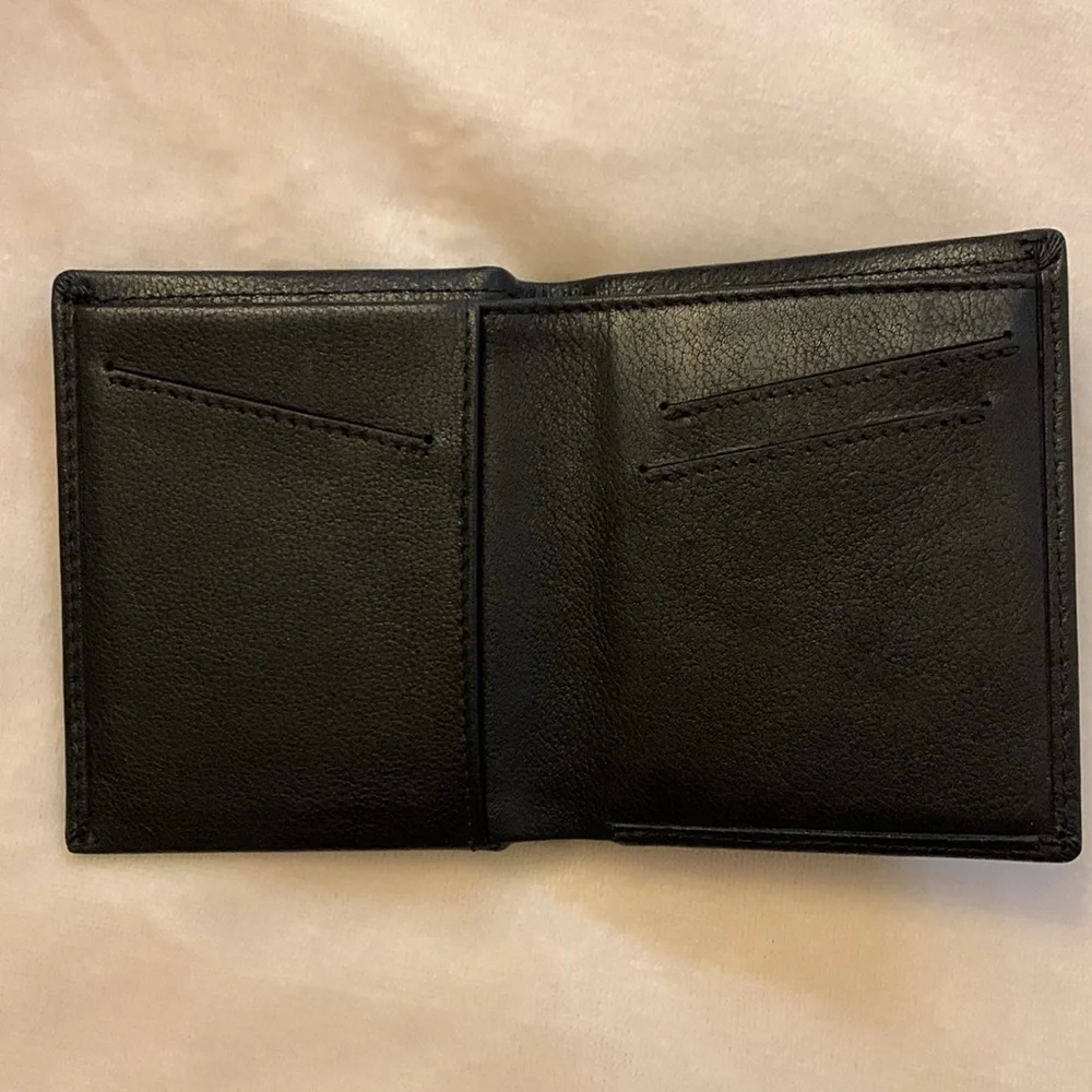 NWOT Vincero billfold wallet